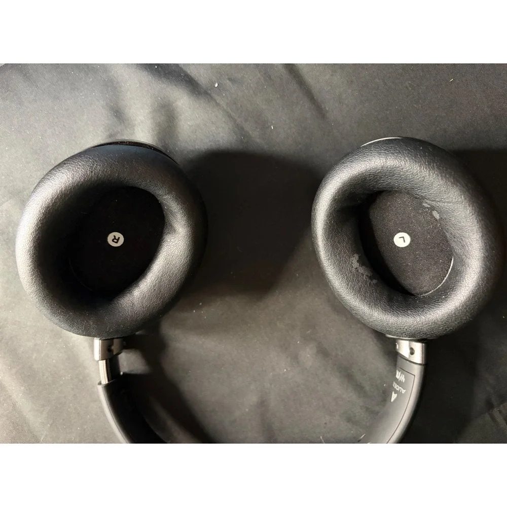 HyperX Cloud Orbit S Gaming Headset Box Accessories Parts Not Charging